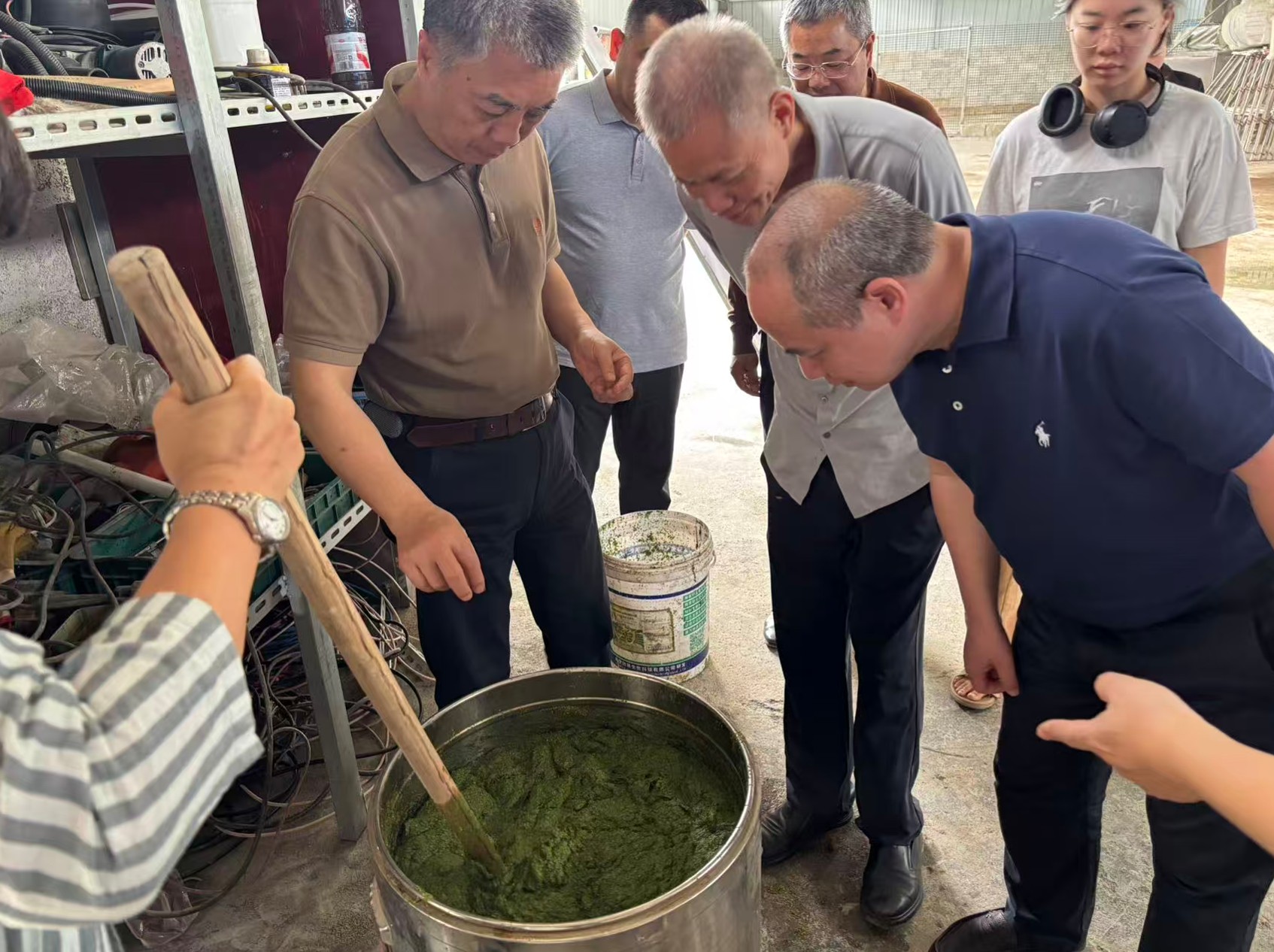 赵海老师莅临广西助农生态养殖基地调研4.jpg 赵海老师莅临广西助农生态养殖基地调研4.jpg