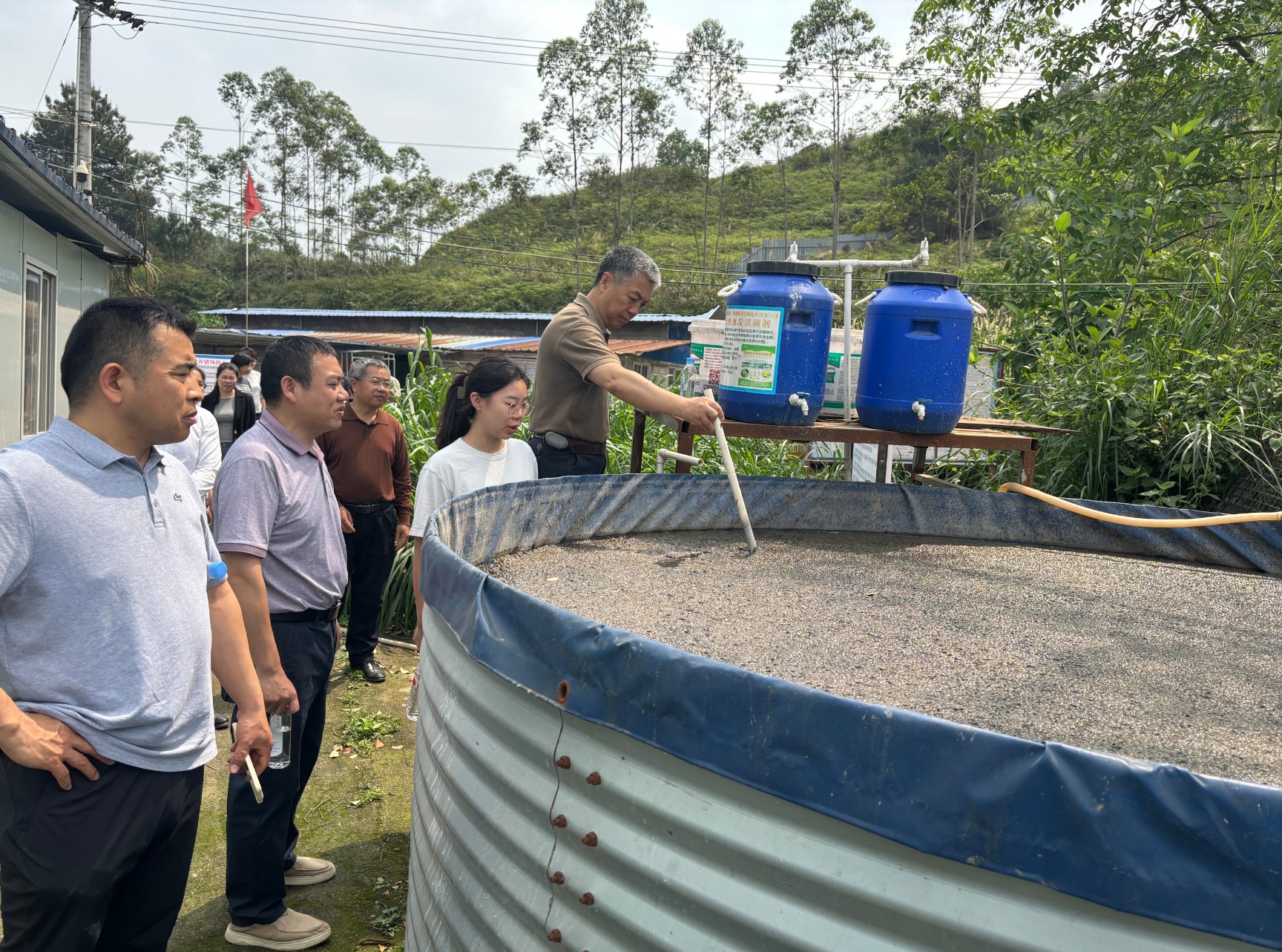 赵海老师莅临广西助农生态养殖基地调研5.jpg 赵海老师莅临广西助农生态养殖基地调研5.jpg