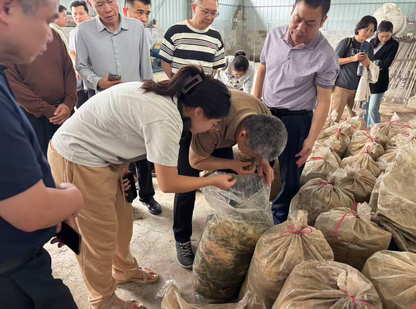 赵海老师莅临广西助农生态养殖基地调研7.jpg 赵海老师莅临广西助农生态养殖基地调研7.jpg